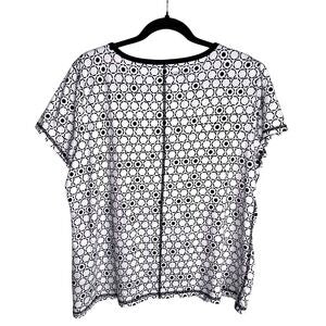 Women's T by Talbots Top-Black & White Geometric Print Short Sleeve V Neck- XL
